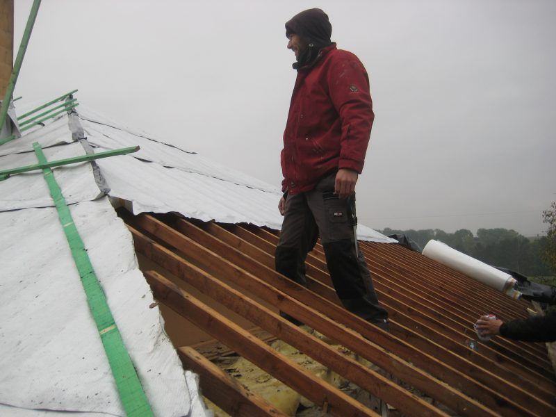 insulation of the roof with aluthermo roofreflex reflective breather membrane e