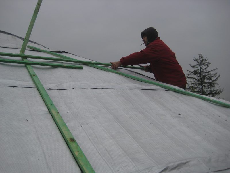 insulation of the roof with aluthermo roofreflex reflective breather membrane e